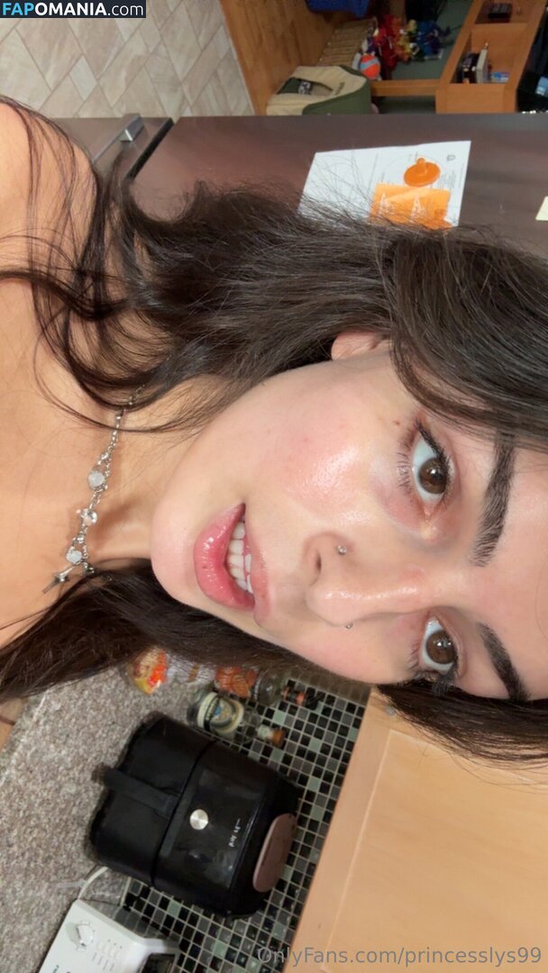 princesslys99 / princesslyss99 Desnudo OnlyFans  Foto filtrada #1