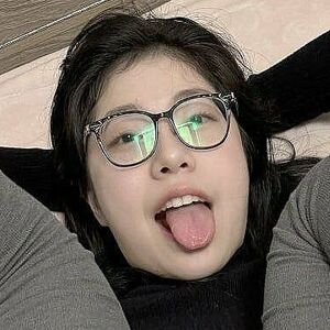 Qin Jia Ni 秦嘉倪