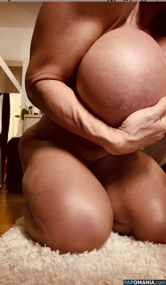QueenMuscleBoobs Desnudo OnlyFans  Foto filtrada #20