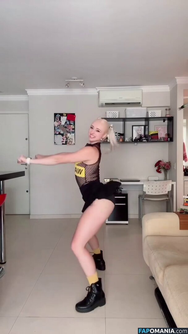 Renata Schneider / renata.c.schneider Desnudo OnlyFans  Foto filtrada #5