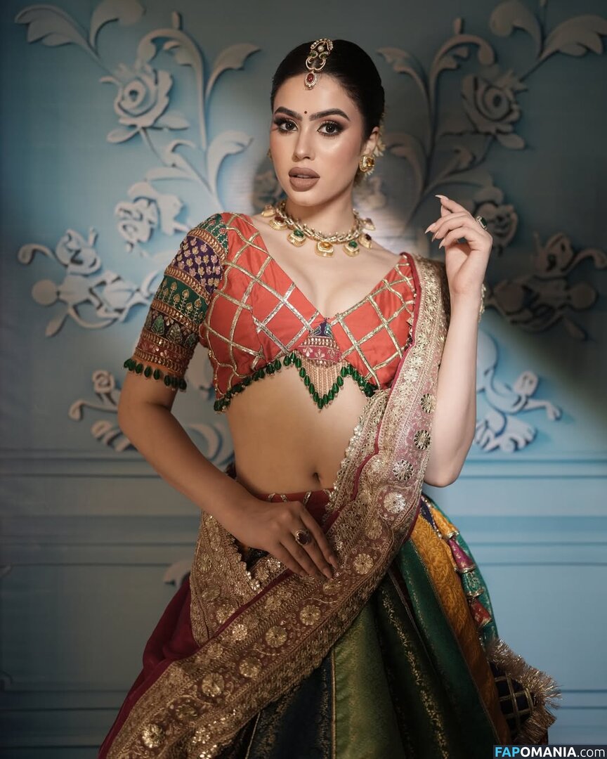 Riva Arora / https: / riva.arora.1 / riva.aroraofficial / rivarora_ Desnudo OnlyFans  Foto filtrada #4