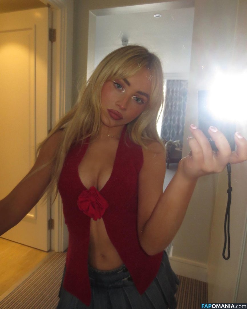 Sabrina Carpenter / https: / sabrinacarpenter Desnudo OnlyFans  Foto filtrada #43