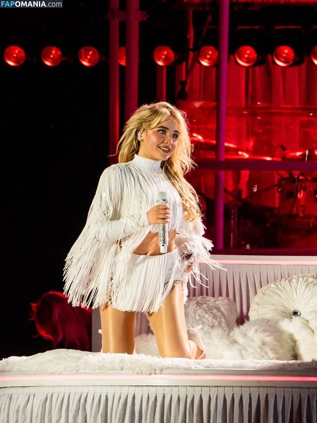 Sabrina Carpenter / https: / sabrinacarpenter Desnudo OnlyFans  Foto filtrada #2502