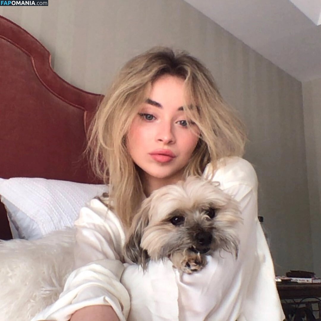 Sabrina Carpenter / https: / sabrinacarpenter Desnudo OnlyFans  Foto filtrada #2512