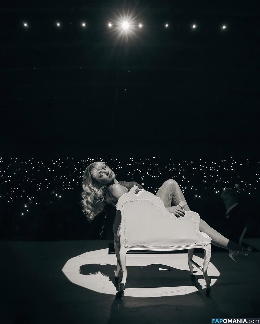 Sabrina Carpenter / https: / sabrinacarpenter Desnudo OnlyFans  Foto filtrada #2540