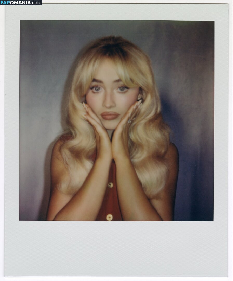 Sabrina Carpenter / https: / sabrinacarpenter Desnudo OnlyFans  Foto filtrada #2543