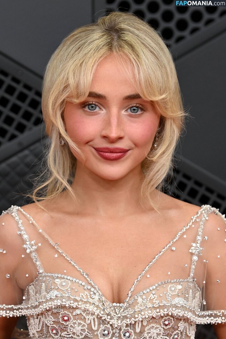 Sabrina Carpenter / https: / sabrinacarpenter Desnudo OnlyFans  Foto filtrada #2573