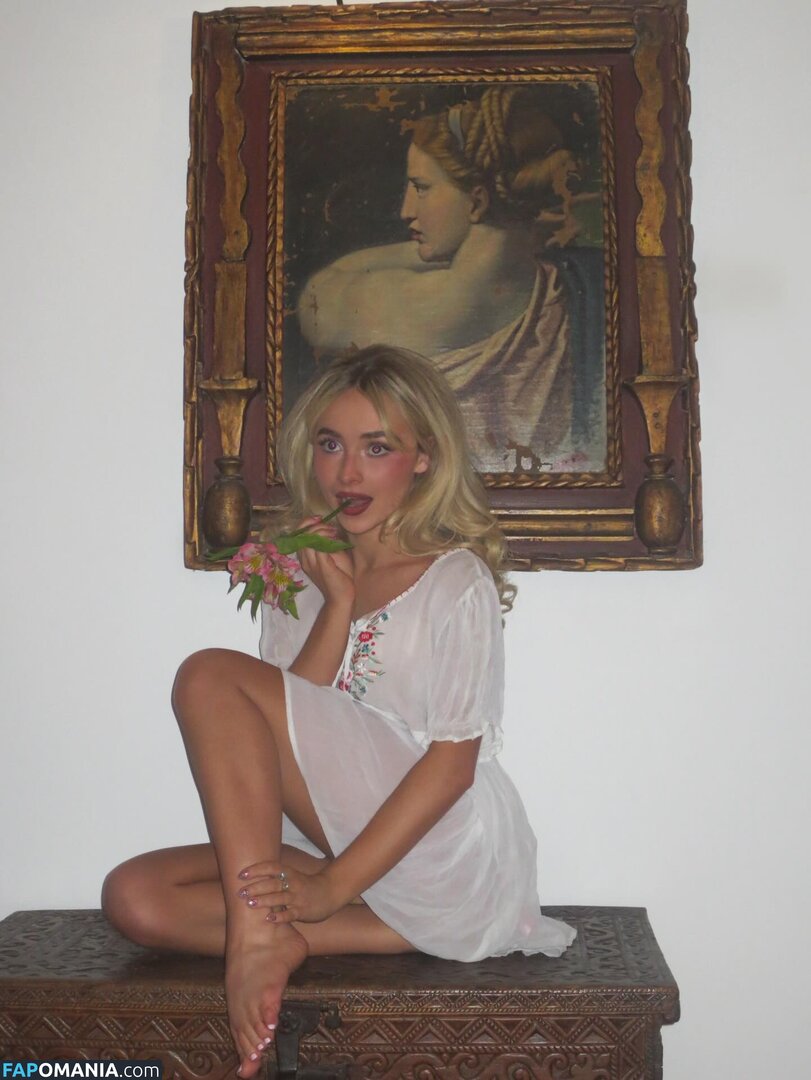 Sabrina Carpenter / https: / sabrinacarpenter Desnudo OnlyFans  Foto filtrada #2605