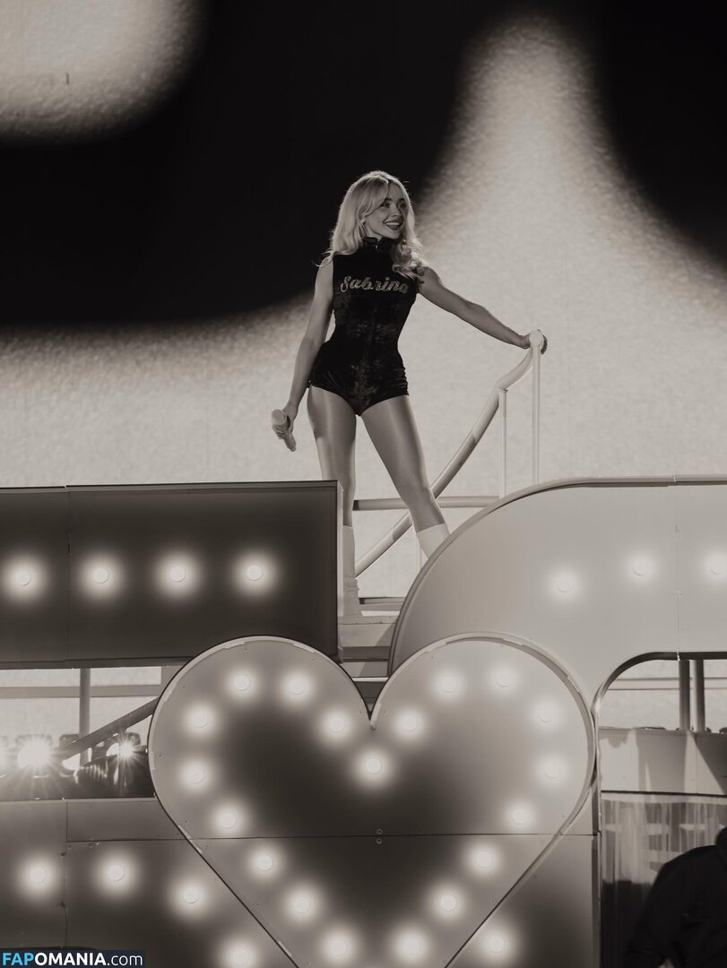 Sabrina Carpenter / https: / sabrinacarpenter Desnudo OnlyFans  Foto filtrada #2613