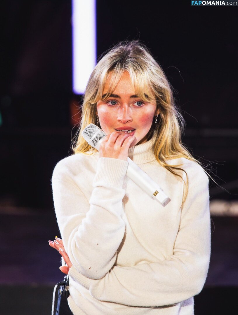 Sabrina Carpenter / https: / sabrinacarpenter Desnudo OnlyFans  Foto filtrada #2623