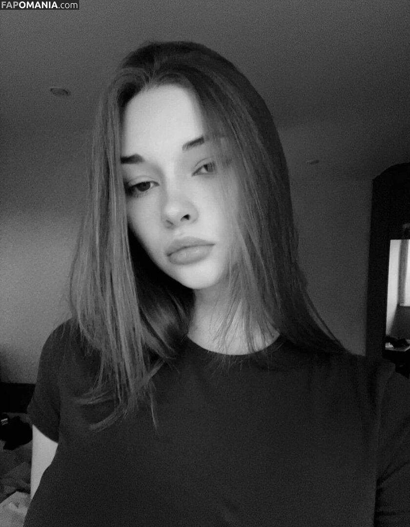 Miroslava / reel / sharrimalagisi Desnudo OnlyFans  Foto filtrada #10