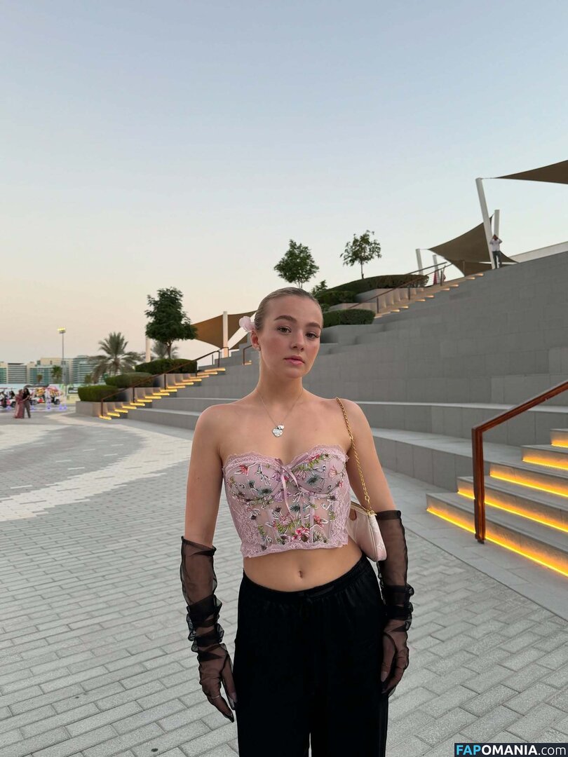 Sofya Plotnikova / sofyaplotnikova Desnudo OnlyFans  Foto filtrada #6