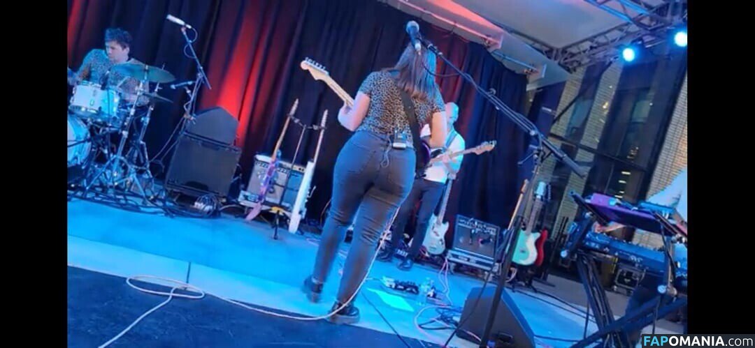 Soccer Mommy / Sophia Allison / soccermommyband Desnudo OnlyFans  Foto filtrada #6