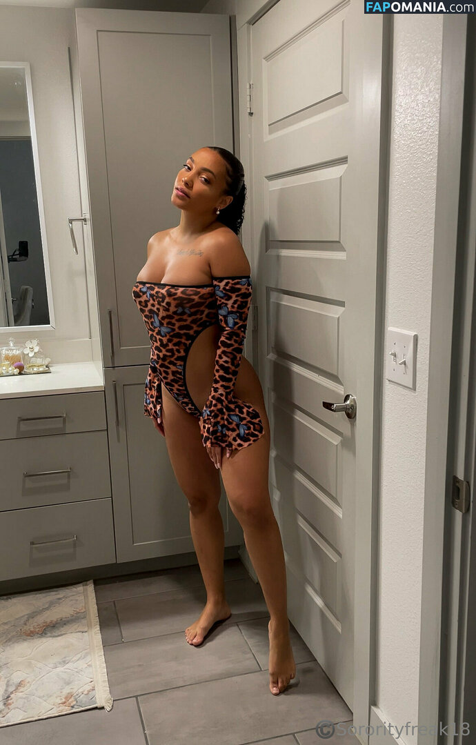 asualphaphi / sororityfreak18 Desnudo OnlyFans  Foto filtrada #164