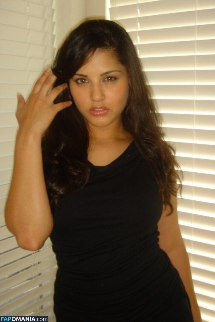 Sunny Leone / https: / sunnyleone Desnudo OnlyFans  Foto filtrada #8