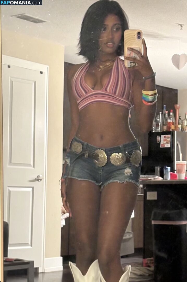 Thya Sridharan / thya.sridharan Desnudo OnlyFans  Foto filtrada #3