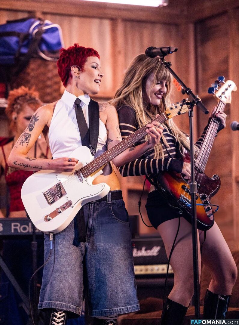 Maneskin bassist / Victoria De Angelis / vicdeangelis Desnudo OnlyFans  Foto filtrada #1075