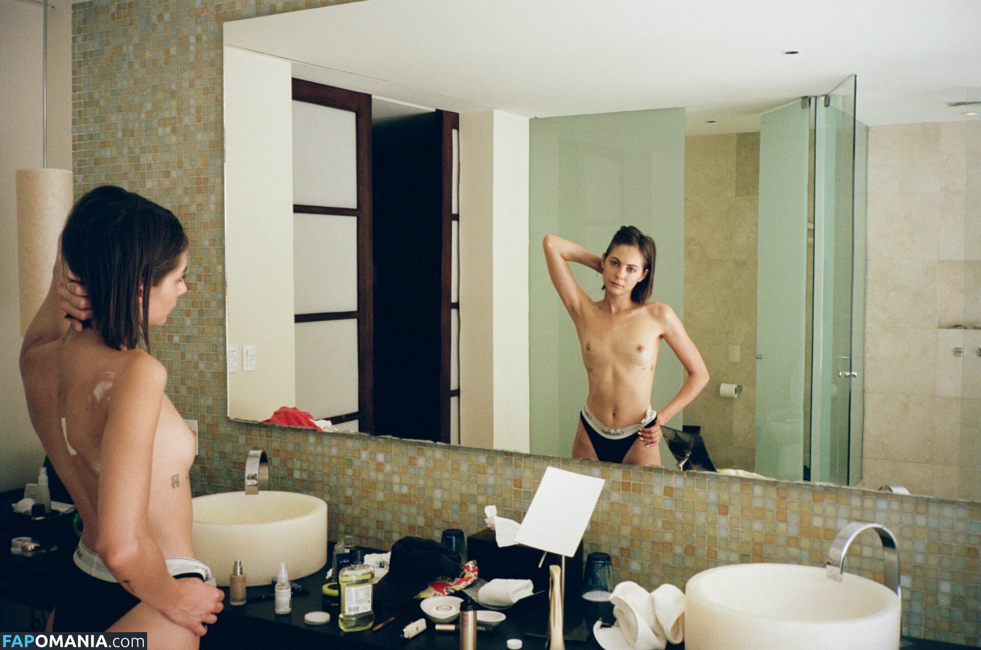 Willa Holland / willaholland Desnudo OnlyFans  Foto filtrada #1