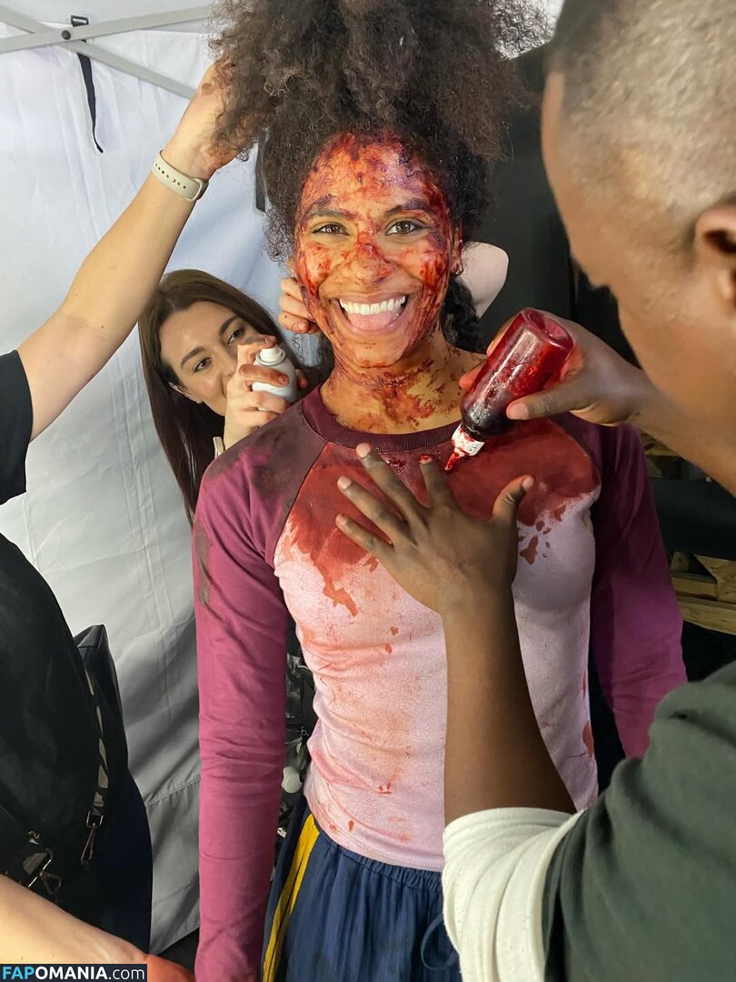 Zazie Beetz / zaziebeetz Desnudo OnlyFans  Foto filtrada #4