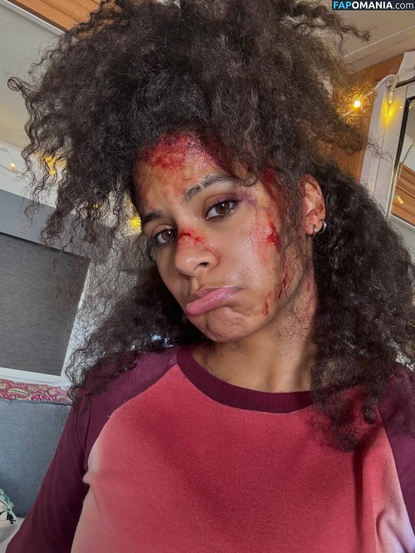 Zazie Beetz / zaziebeetz Desnudo OnlyFans  Foto filtrada #5