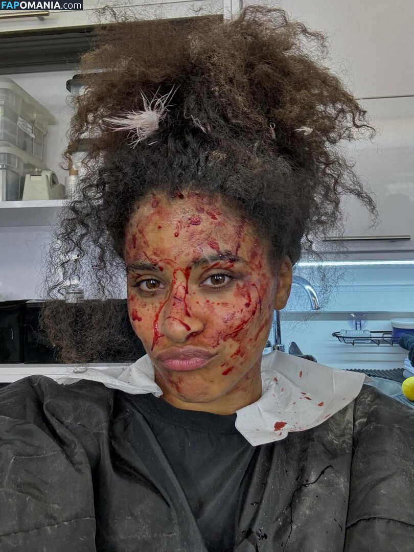 Zazie Beetz / zaziebeetz Desnudo OnlyFans  Foto filtrada #10